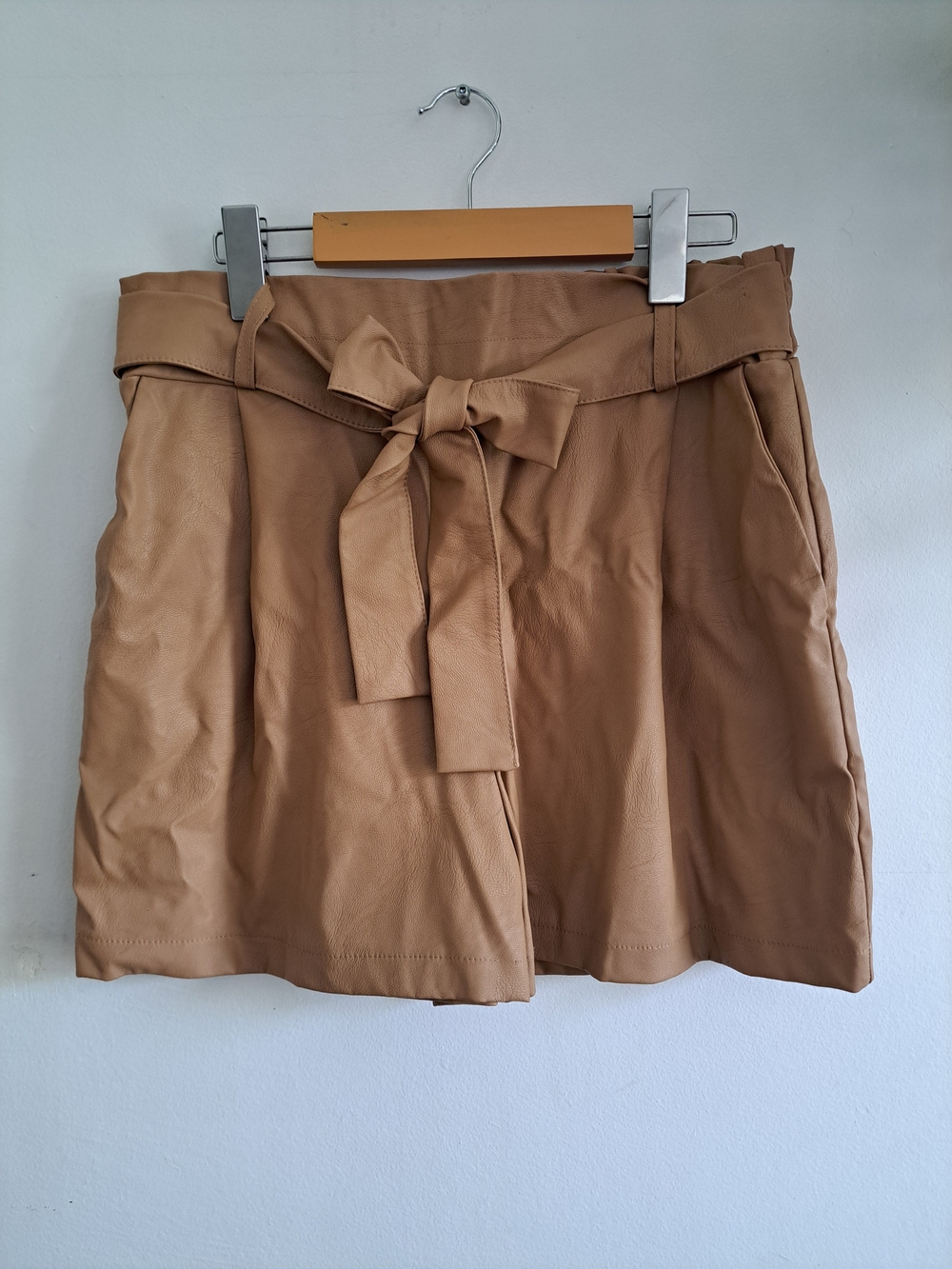 🇮🇹 Luna Allegra Faux Leather Belted Shorts – L